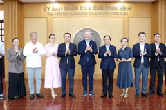 Participants at at the working session between Chairman of the People's Committee of Ninh Binh province Pham Quang Ngoc and Polish Deputy Prime Minister and Minister of Digital Affairs Krzysztof Gawkowski on October 26, 2025 (Photo: VNA)