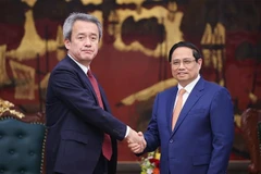 Prime Minister Pham Minh Chinh (R) and Masayuki Omoto, CEO of Marubeni Corporation at their meeting on July 14. (Photo: VNA)