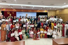 The training course for overseas Vietnamese teachers abroad, which serves as a bridge connecting Vietnamese expats with their homeland, closes in Hanoi on August 28. (Photo: VNA)