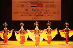 Egyptian artists perform traditional dances in a special art programme by the Egyptian national folk dance troupe at the Hanoi Opera House on January 22, 2014. (Photo: VNA)