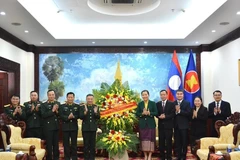 The Vietnamese delegation congratulates the Lao Embassy on the LPRP's 70th anniversary. (Photo: qdnd.vn)