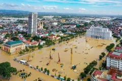 Downtown Thai Nguyen province submerged in floodwater (Photo: VNA)