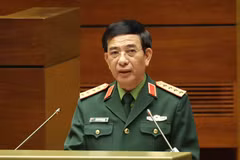 Politburo member, Deputy Secretary of the Central Military Commission and Minister of National Defence General Phan Van Giang speaks at the conference. (Photo: VNA)