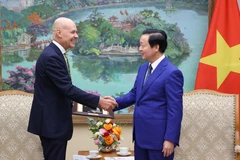 Deputy Prime Minister Tran Hong Ha (R) and Dutch Ambassador to Vietnam Kees van Baar at their meeting in Hanoi on August 14. (Photo: VNA)