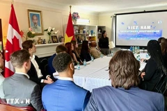 The delegation from Dalhousie University learn about trade opportunities in Vietnam. (Photo: VNA)