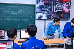 Hands-on training will create a sustainable talent pool for labour market restructuring (Photo: nhandan.vn)