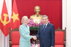 Party General Secretary To Lam (right) and Australian Ambassador to Vietnam Gillian Bird. (Photo: VNA)