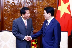 State President Luong Cuong (right) welcomes former Special Ambassador for Vietnam – Japan Sugi Ryotaro in Hanoi on March 20. (Photo: VNA)