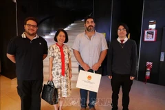 From left: Vietnamese Ambassador to Paraguay Ngo Minh Nguyet (2nd), General Secretary of the Paraguayan Communist Party (PCP) Najeeb Amado (3rd), and other officials in Asuncion. (Photo: VNA)