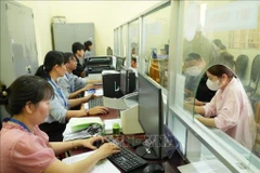 Officials and civil servants in Thai My commune, Ho Chi Minh City process administrative documents for the people. (Photo: VNA)