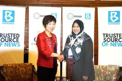 Vietnam News Agency General Director Vu Viet Trang (L) meets with Bernama CEO Datin Paduka Nur-ul Afida Kamaludin on February 17, 2025 (Photo: VNA) 