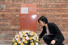 Vietnamese Consul General in Hong Kong and Macau (China) Le Duc Hanh at the wreath-offering ceremony. (Photo: VNA)