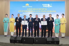 Tourism Malaysia and Vietnam Airlines sign a Memorandum of Cooperation in Hanoi on August 1 to strengthen tourism ties and promote two-way travel between Malaysia and Vietnam. (Photo courtesy of Tourism Malaysia)