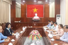 Representatives from ActionAid Vietnam and Can Tho City People's Committee at the working session to discuss orientations for the organisation's programmes and projects after the merger of Can Tho, Soc Trang, and Hau Giang. (Photo: VNA) 