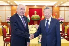 Party General Secretary To Lam (R) receives Hungarian President Sulyok Tamás in Hanoi on May 28. (Photo: VNA)