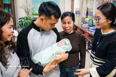 Vietnam’s fertility drops below replacement in recent years, from 2.11 children per woman in 2021 to 1.91 in 2024 and 1.93 in 2025, especially in major cities and more developed regions. (Photo: VNA)