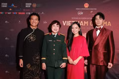 Director Dang Thai Huyen (second from left) and actors of 'Red Rain'. (Photo courtesy of VFDA)