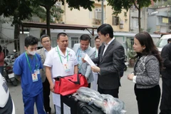Dr Nguyen Trong Dien, Director of the Hanoi Department of Health (second, right), inspects medical equipment in preparation for the 14th National Party Congress (Photo: VNA)