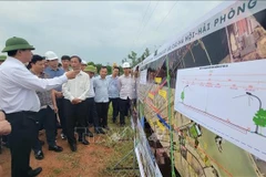 Minister of Construction Tran Hong Minh inspects the implementation of the Lao Cai – Hanoi – Hai Phong railway's section running through Hung Yen province on July 24. (Photo: VNA)