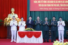 State President Luong Cuong (third, left) and heads of units of armed forces based in Phu Quoc (Photo: VNA)