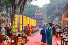 The recreation of Tien lich (calendar presentation ceremony), an important year-end ritual in which the royal court presented the new calendar for the coming year to the king, within a programme at the Thang Long Imperial Citadel in Hanoi on February 10. (Photo: VNA)