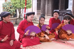 Artisans perform Xoan singing at Lai Len Temple. (Photo: VNA)