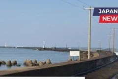At the breakwater leading to the Mikuni lighthouse (Photo: Japan News)