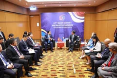 Prime Minister Pham Minh Chinh (left) meets with Philippine President Ferdinand Romualdez Marcos Jr on the sidelines of the 47th ASEAN Summit and related summits in Kuala Lumpur, Malaysia on October 27, 2025 (Photo: VNA)