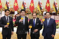 From left: Prince of Brunei Abdul Mateen, State President Luong Cuong, Sultan of Brunei Haji Hassanal Bolkiah, and Prime Minister Pham Minh Chinh at the state banquet held in honour of the Sultan in Hanoi on December 1. (Photo: VNA)