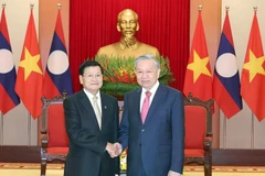 General Secretary of the Communist Party of Vietnam Central Committee To Lam (R) meets Party General Secretary and President of Laos Thongloun Sisoulith in Hanoi on October 25, 2025 (Photo: VNA)