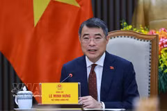 Prime Minister Le Minh Hung holds phone talks with Chinese Premier Li Qiang on June 15. (Photo: VNA)