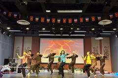 "Colours of Vietnam” is vividly brought to life through contemporary dance performances set to traditional Vietnamese music. (Photo: VNA)
