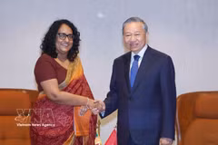 General Secretary of the Communist Party of Vietnam Central Committee and President of Vietnam To Lam (R) meets with Prime Minister of Sri Lanka Harini Amarasuriya in Colombo on the afternoon of May 8. (Photo: VNA)