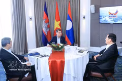 Prime Minister Le Minh Hung (C) holds a working breakfast with Cambodian Prime Minister Hun Manet and Lao Prime Minister Sonexay Siphandone on May 8 in Cebu, the Philippines. (Photo: VNA)