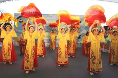 A performance by the Vietnamese delegation at the 2026 Macau International Parade (Photo: VNA)