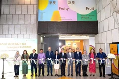 Delegates cut the ribbon to inaugurate the ASEAN Hall in Seoul (Photo: VNA)