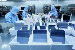 In the first eight months, imports of computers, electronic products and parts totalled nearly $96 billion, rising 38.2% year-on-year. (Photo: VNA)