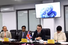 William Lawrenson (second, right), British Deputy Consul General and head of Trade and Investment in Ho Chi Minh City, addresses the meeting (Photo: VNA)
