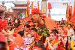 A ritual of the 2026 traditional festival of Hanoi’s Bat Trang pottery village, which is officially opened on April 1. (Photo: VNA)