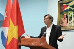 Vietnamese Ambassador to Cuba Le Quang Long highlights Vietnam’s “four no’s” defence policy at the seminar held at the National Defence College of Cuba. (Photo: VNA)