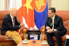 Vietnamese Ambassador to France Trinh Duc Hai (R) holds talks with Frédéric Cheneau, Vice President for International Business Development at Assystem, on March 16 to discuss cooperation in nuclear power. (Photo: VNA)
