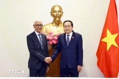 National Assembly Chairman Tran Thanh Man (R) receives Moroccan House of Representatives Speaker Rachid Talbi El Alami in Can Tho city, on January 21, 2025. (Photo: VNA)
