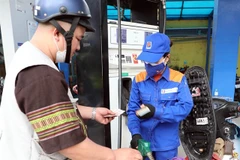 The Ministry of Finance is proposing reducing VAT on petrol products by 2% from July 1 to the end of 2026. (Photo: VNA)