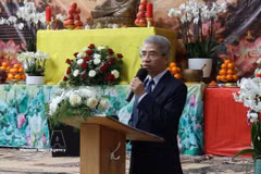 Vietnamese Ambassador to Germany Nguyen Dac Thanh speaks at a grand requiem ceremony at Pho Da Pagoda in Berlin on July 26, 2026. (Photo: VNA)