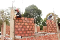 A household in Lia commune, Huong Hoa district, Quang Tri province, receives housing support to build new home (Photo: VNA)