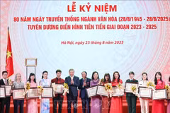 Party General Secretary To Lam (sixth, left) honours outstanding individuals in the cultural sector (Photo: VNA)