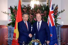 General Secretary of the Communist Party of Vietnam (CPV) Central Committee and President To Lam (left) and New Zealand Prime Minister Christopher Luxon at their talks in Auckland on August 13 (Photo:VNA)