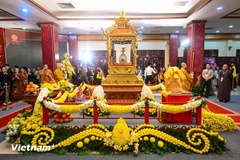 The area housing the Buddha’s relics at Quan Su Pagoda in Hanoi is solemnly arranged, creating a sacred and tranquil atmosphere. (Photo: VietnamPlus)