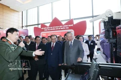 Party General Secretary To Lam visits a booth at a national conference on breakthroughs in sci-tech, innovation and national digital transformation. (Photo: VNA)