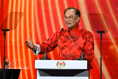 Malaysian Prime Minister Anwar Ibrahim speaks at an event in Kuala Lumpur. (Photo: XINHUA/VNA)